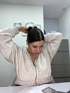 SophiaLaurens online show from 02-22-25, 08:53