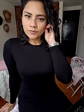 Snapshot of Thaliacooper_ chatting on 12-13-24, 05:43 Thaliacooper online show from 12-13-24, 05:43