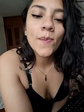 Snapshot of Thaliacooper_ chatting on 12-17-24, 07:04 Thaliacooper online show from 12-17-24, 07:04