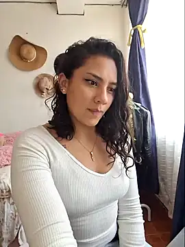 Snapshot of Thaliacooper_ chatting on 01-13-25, 06:59 Thaliacooper online show from 01-13-25, 06:59