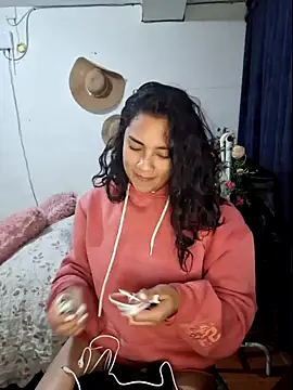 Snapshot of Thaliacooper_ chatting on 01-25-25, 11:22 Thaliacooper online show from 01-25-25, 11:22