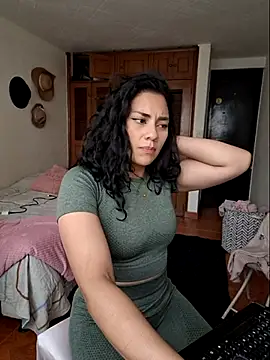 Snapshot of Thaliacooper_ chatting on 03-08-25, 09:29 Thaliacooper online show from 03-08-25, 09:29