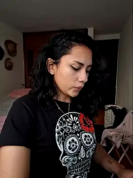 Snapshot of Thaliacooper_ chatting on 03-09-25, 10:52 Thaliacooper online show from 03-09-25, 10:52