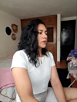 Snapshot of Thaliacooper_ chatting on 03-11-25, 05:46 Thaliacooper online show from 03-11-25, 05:46