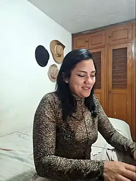 Snapshot of Thaliacooper_ chatting on 03-16-25, 05:36 Thaliacooper online show from 03-16-25, 05:36