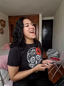 Snapshot of Thaliacooper_ chatting on 03-19-25, 05:28 Thaliacooper online show from 03-19-25, 05:28