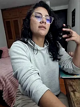 Snapshot of Thaliacooper_ chatting on 09-15-25, 12:21 Thaliacooper online show from 09-15-25, 12:21