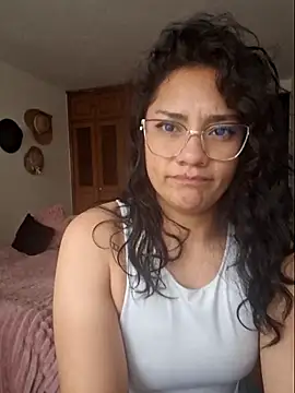 Snapshot of Thaliacooper_ chatting on 09-24-25, 06:00 Thaliacooper online show from 09-24-25, 06:00