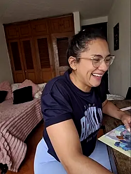 Snapshot of Thaliacooper_ chatting on 10-01-25, 06:14 Thaliacooper online show from 10-01-25, 06:14