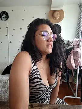 Snapshot of Thaliacooper_ chatting on 10-16-25, 06:42 Thaliacooper online show from 10-16-25, 06:42