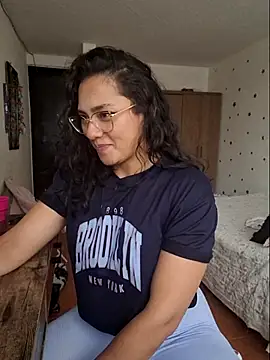 Snapshot of Thaliacooper_ chatting on 10-23-25, 06:39 Thaliacooper online show from 10-23-25, 06:39