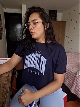 Snapshot of Thaliacooper_ chatting on 11-19-25, 05:57 Thaliacooper online show from 11-19-25, 05:57