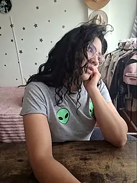 Snapshot of Thaliacooper_ chatting on 11-25-25, 06:30 Thaliacooper online show from 11-25-25, 06:30