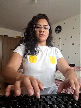 Snapshot of Thaliacooper_ chatting on 12-04-25, 07:00 Thaliacooper online show from 12-04-25, 07:00