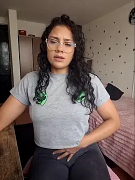 Thaliacooper  online show from 03-19-26, 06:01