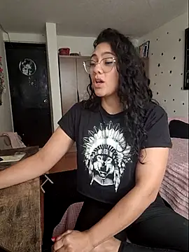 Thaliacooper  online show from 04-10-26, 06:23