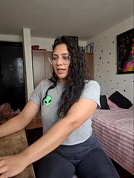 Snapshot of Thaliacooper_ chatting on 05-26-26, 04:58 Thaliacooper online show from 05-26-26, 04:58