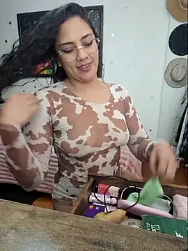 Thaliacooper  online show from 08-01-26, 11:47