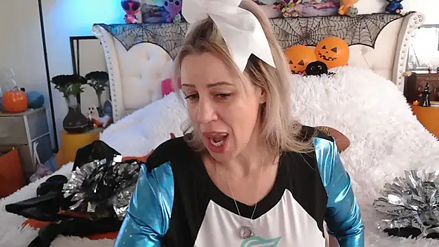 Snapshot of VegasDani chatting on 10-24-25, 03:41 VegasDani online show from 10-24-25, 03:41