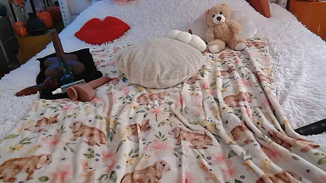 Snapshot of VegasDani chatting on 11-21-25, 11:03 VegasDani online show from 11-21-25, 11:03