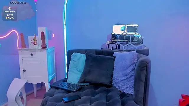 Megan Do Santos online show from 02-05-25, 08:35