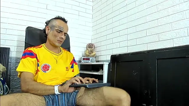 Snapshot of GeorgeZarrate chatting on 06-17-26, 10:21 GeorgeZarrate online show from 06-17-26, 10:21