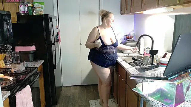 Snapshot of siennaxluxx chatting on 10-13-25, 08:20 siennaxluxx online show from 10-13-25, 08:20