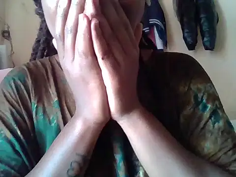 Snapshot of Queen_loveer chatting on 10-11-25, 06:56 Queen loveer online show from 10-11-25, 06:56