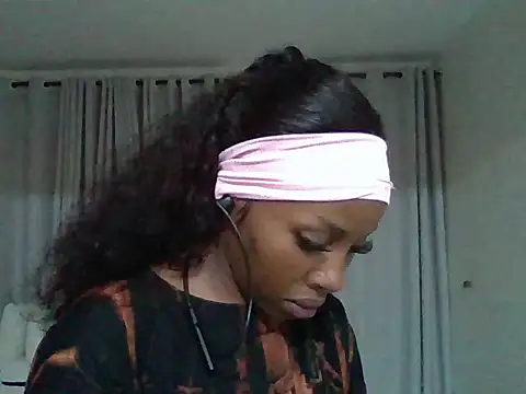 Queen loveer online show from 05-26-26, 08:38