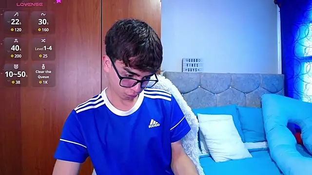 OwenBluee online show from 01-14-25, 05:45