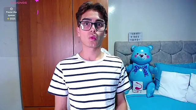 OwenBluee online show from 01-22-25, 05:16