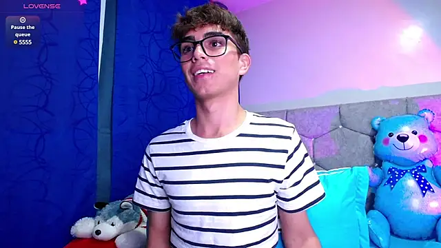 OwenBluee online show from 02-04-25, 08:46