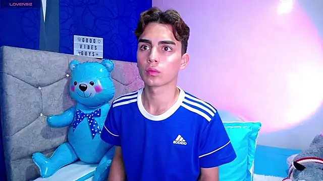 OwenBluee online show from 02-26-25, 03:32