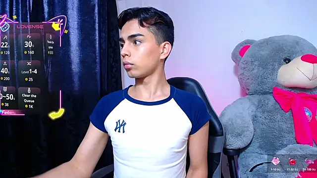 OwenBluee online show from 04-15-26, 04:25