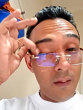 Snapshot of paisa233 chatting on 09-19-25, 03:56 paisa233 online show from 09-19-25, 03:56