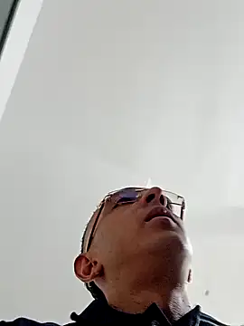 Snapshot of paisa233 chatting on 09-30-25, 12:21 paisa233 online show from 09-30-25, 12:21