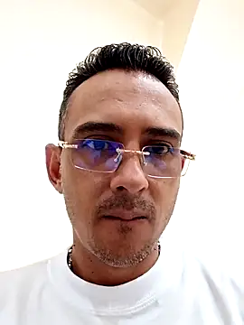 Snapshot of paisa233 chatting on 10-15-25, 12:38 paisa233 online show from 10-15-25, 12:38