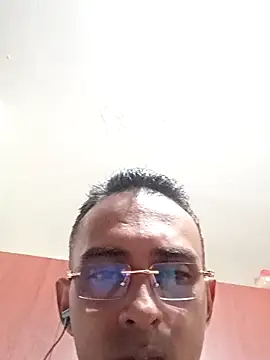 Snapshot of paisa233 chatting on 11-08-25, 03:18 paisa233 online show from 11-08-25, 03:18