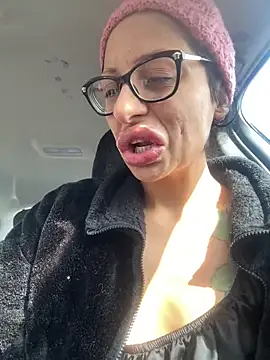 Snapshot of myloveforyouu chatting on 12-14-25, 05:40 myloveforyouu online show from 12-14-25, 05:40