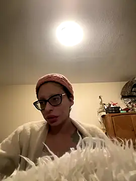 Snapshot of myloveforyouu chatting on 12-15-25, 07:12 myloveforyouu online show from 12-15-25, 07:12