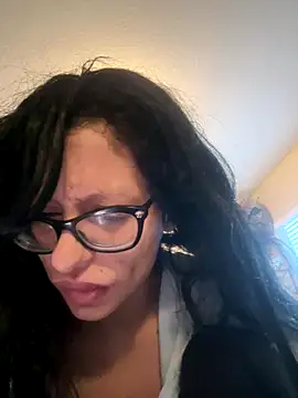 Snapshot of myloveforyouu chatting on 12-17-25, 02:01 myloveforyouu online show from 12-17-25, 02:01