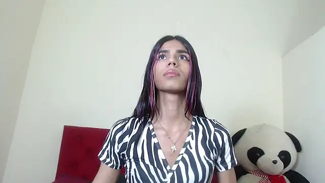 Snapshot of Luluu_08 chatting on 02-06-25, 05:51 Luluu 08 online show from 02-06-25, 05:51