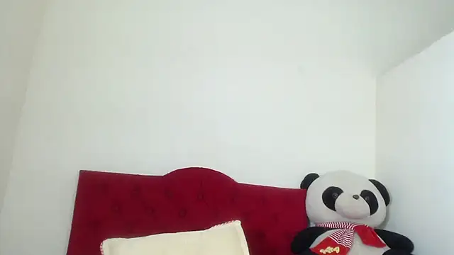 Snapshot of Luluu_08 chatting on 02-12-25, 04:44 Luluu 08 online show from 02-12-25, 04:44