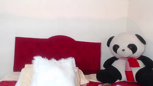 Snapshot of Luluu_08 chatting on 02-15-25, 08:11 Luluu 08 online show from 02-15-25, 08:11