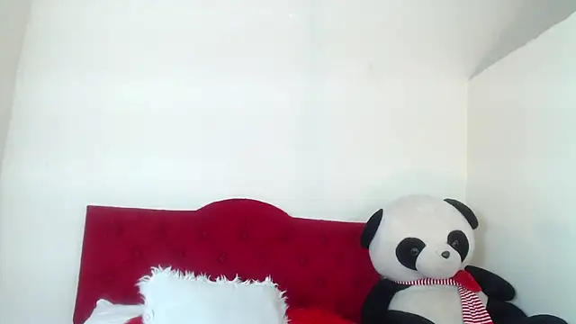 Snapshot of Luluu_08 chatting on 02-27-25, 08:20 Luluu 08 online show from 02-27-25, 08:20