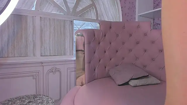 Snapshot of Bonnie__milf chatting on 03-18-25, 01:53 Bonnie milf online show from 03-18-25, 01:53