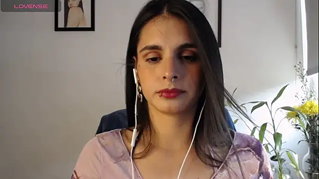 Snapshot of alma_violeta chatting on 01-26-25, 06:58 alma violeta online show from 01-26-25, 06:58