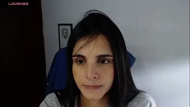 Snapshot of alma_violeta chatting on 10-30-25, 04:19 alma violeta online show from 10-30-25, 04:19