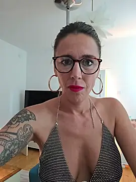 Snapshot of Klamsine chatting on 07-29-26, 05:38 Klamsine online show from 07-29-26, 05:38