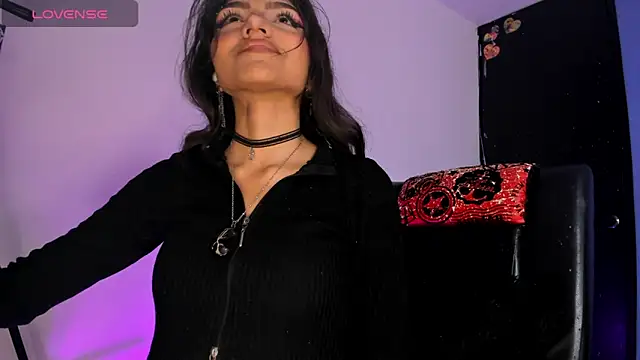 Snapshot of mabel_candy chatting on 12-15-24, 03:20 mabel candy online show from 12-15-24, 03:20